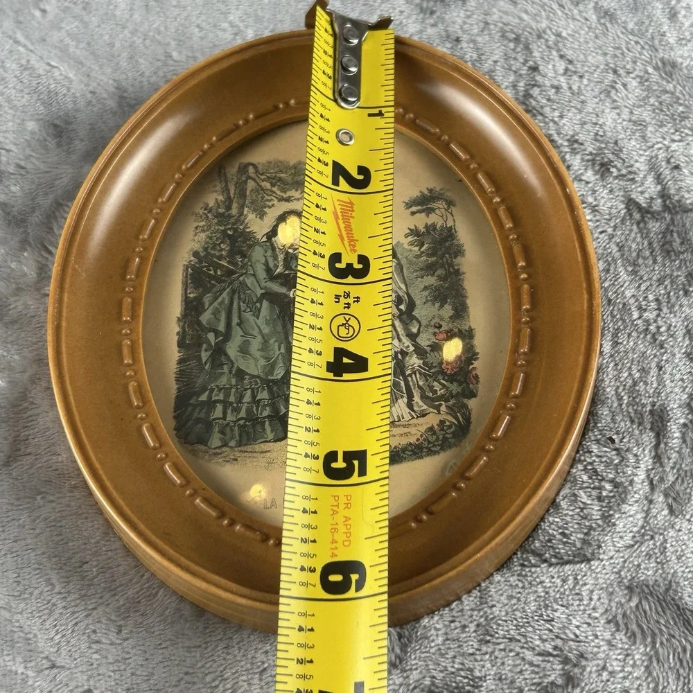 Vintage Oval Framed Le Mode Print Small Size Plastic Resin Frame 50s ? Retro